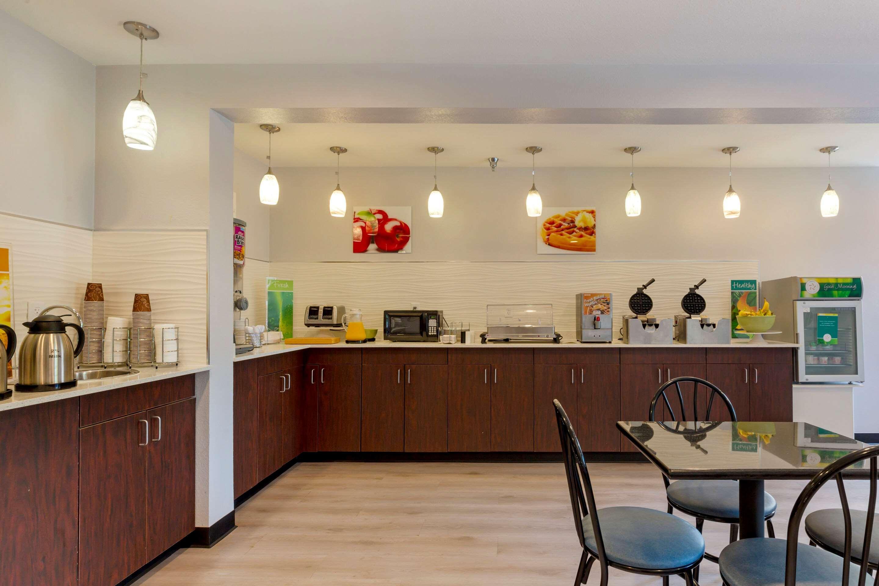 Quality Inn Ли Экстерьер фото
