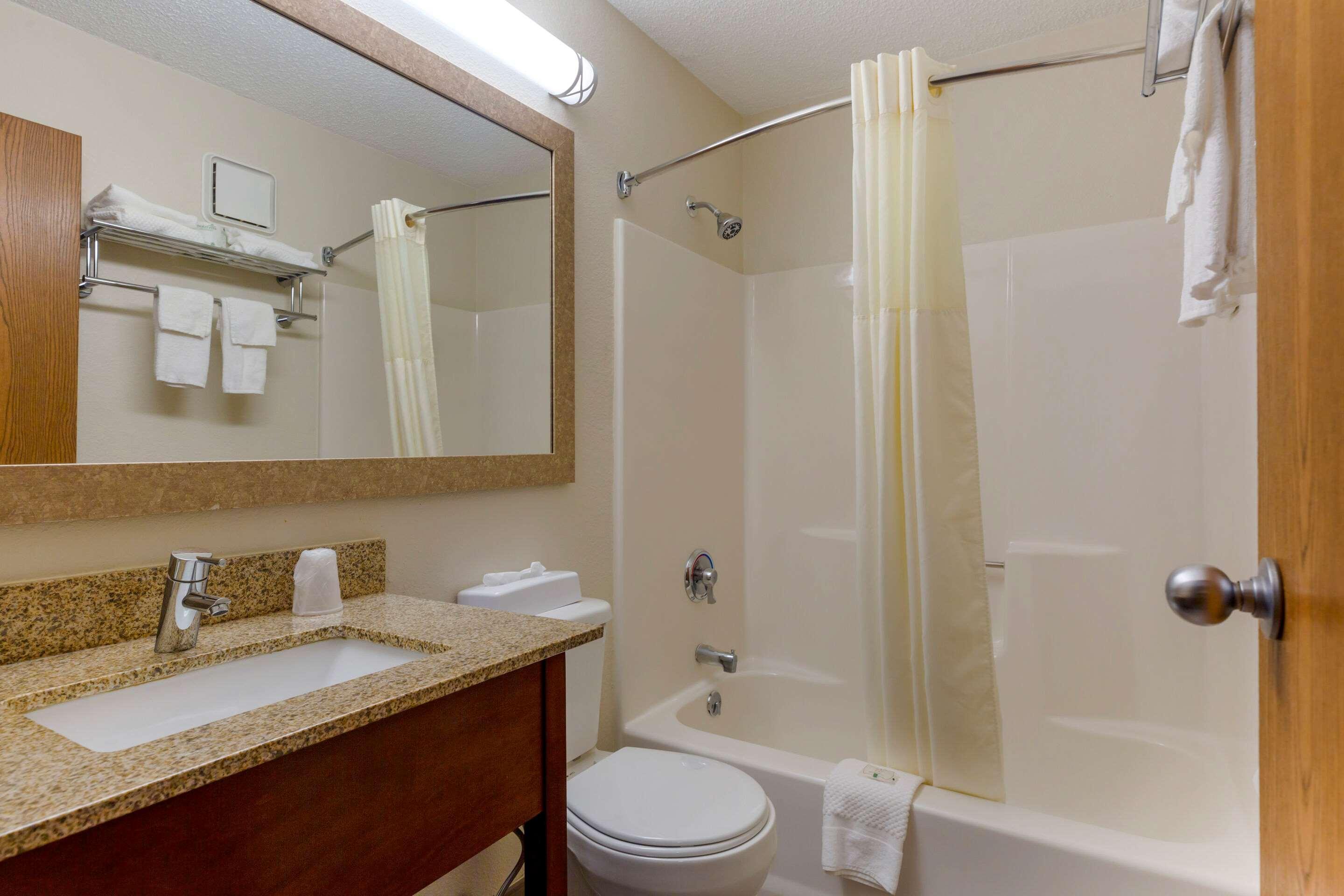 Quality Inn Ли Экстерьер фото